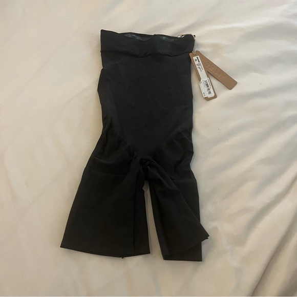 NEW SKIMS EVERYDAY SCULPT HIGH-WAISTED MID THIGH SHORT XS ONYX - Picture 4 of 7